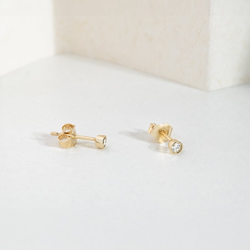 Strieborné minimalistické bezel náušnice s diamantmi Viosa 147737