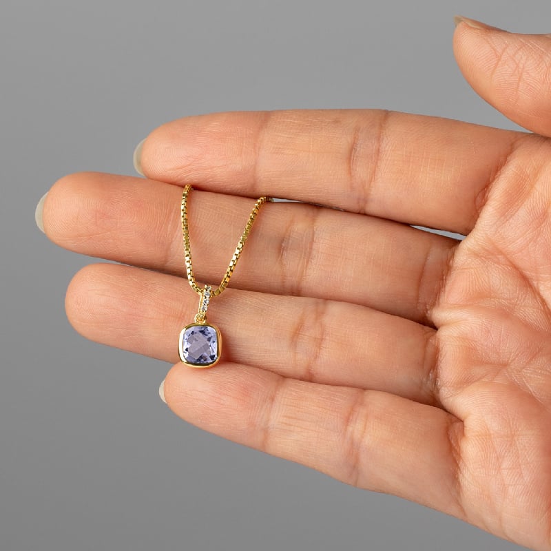 Zlatý bezel prívesok s cushion tanzanitom a lab-grown diamantmi Kathryn 150037