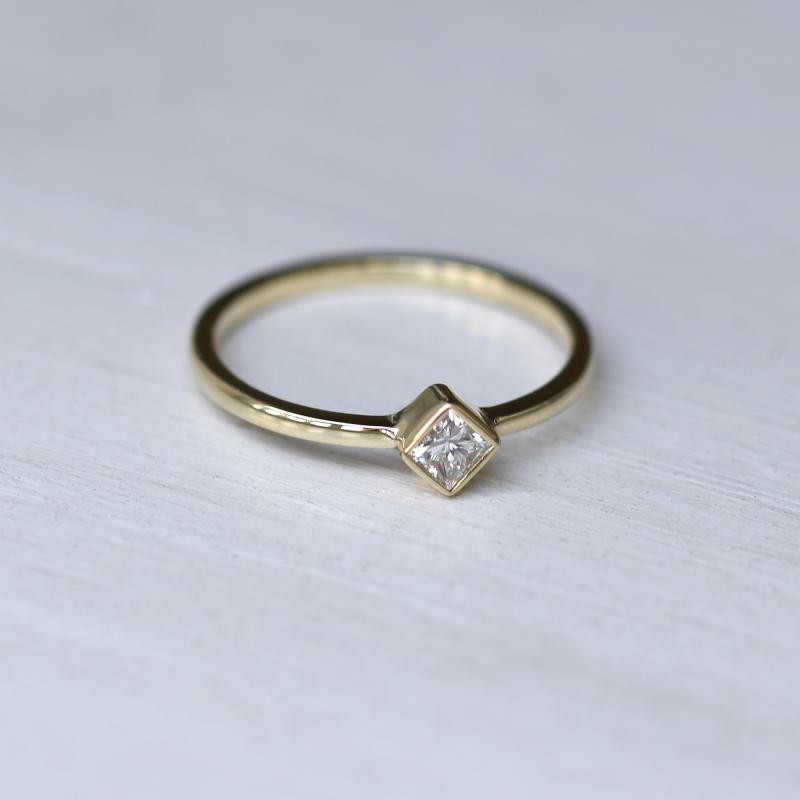 Prsteň s princess diamantom zo žltého zlata 47797