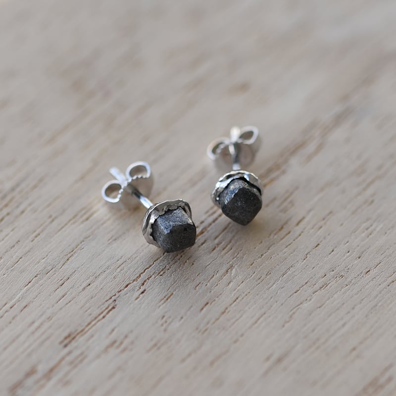 Náušnice s nebrúseným diamantmi 58507