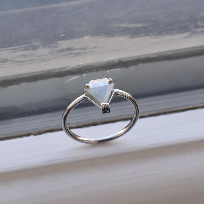 Prsteň s pentagon salt and pepper diamantom zo zlata 79487