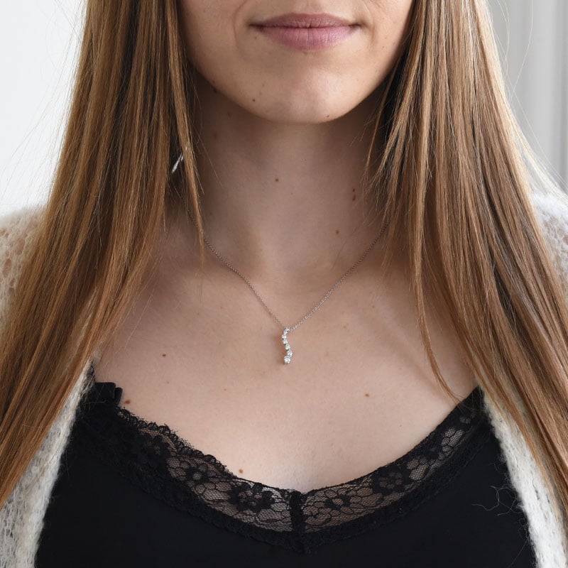 Elegantný prívesok so žiarivými diamanty Irving