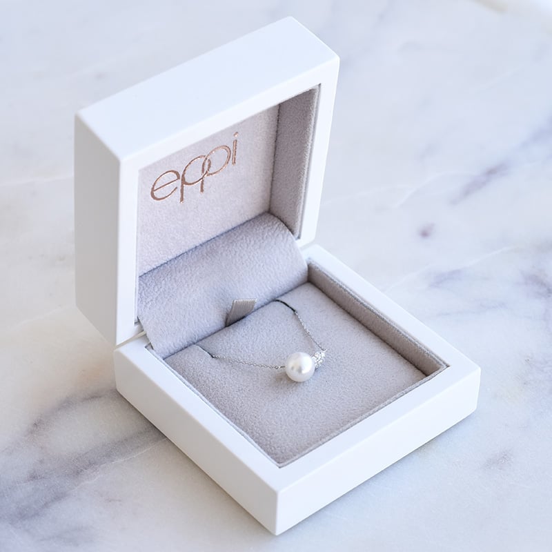 Elegantný náhrdelník s perlou a diamanty 87187