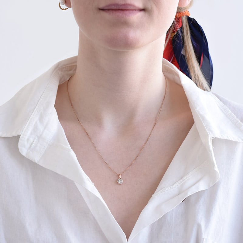 Prívesok v tvare hexagónu s lab-grown diamantmi 96037