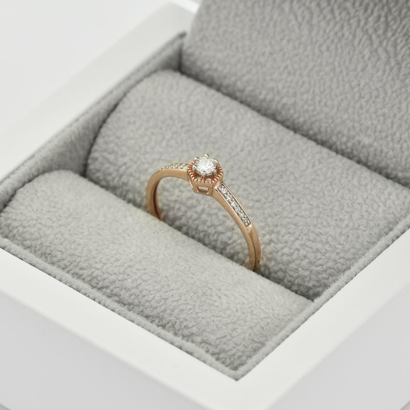 Strieborný prsteň s postrannými lab-grown diamantmi Kelote 104628