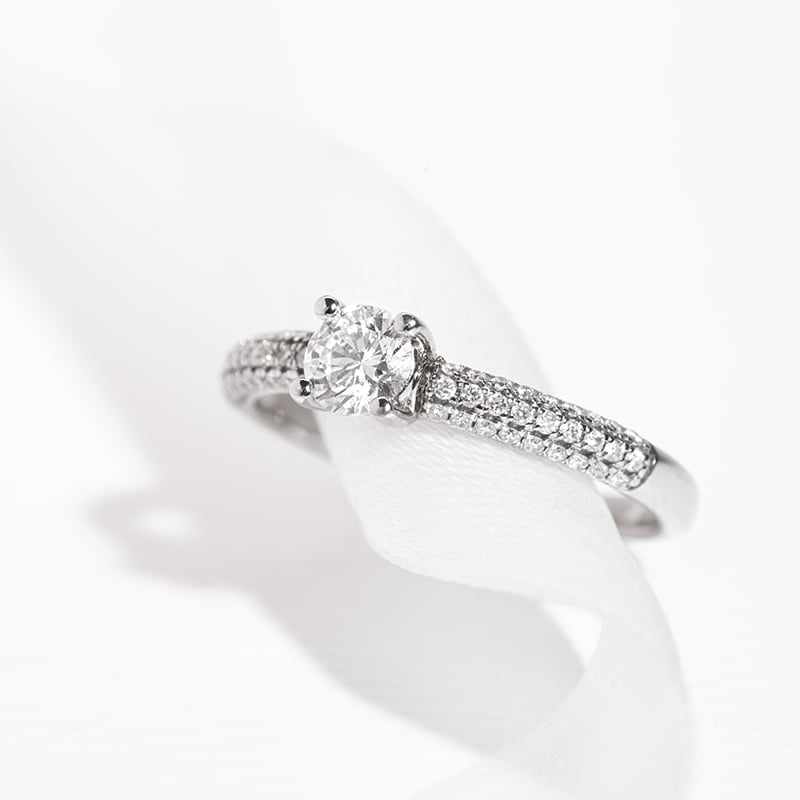 Zásnubný prsteň s diamantmi Ranamie 125438