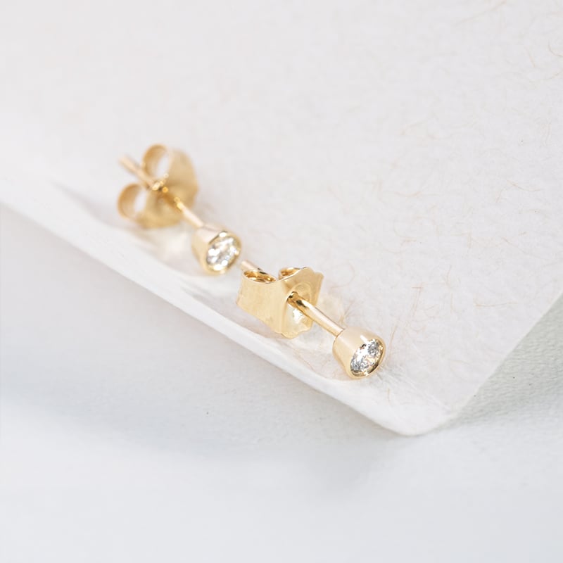 Strieborné minimalistické bezel náušnice s diamantmi Viosa 147738