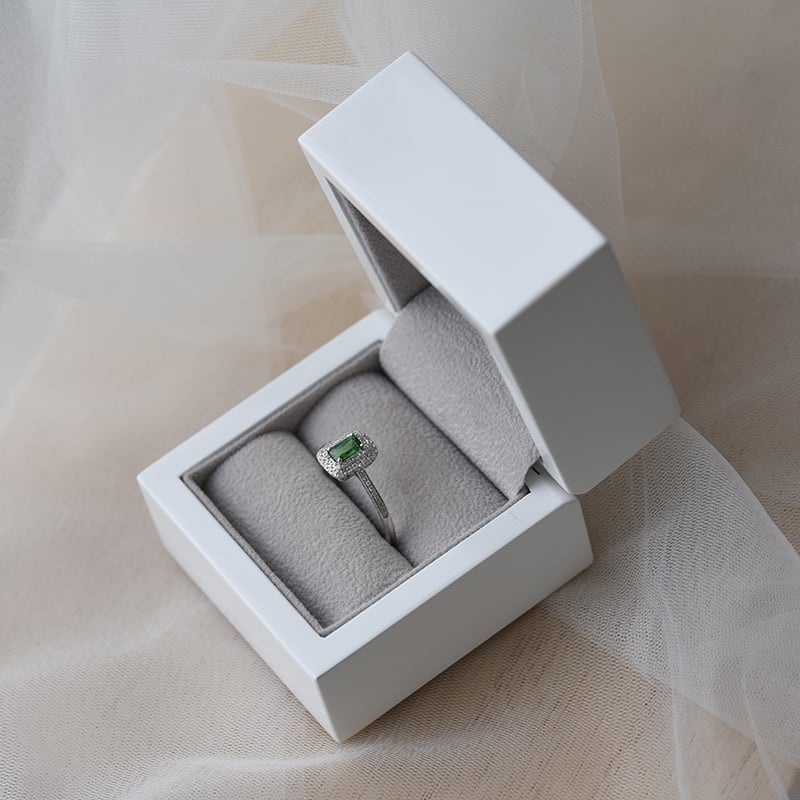 Zlatý prsteň s emerald tsavorit granátom 63718