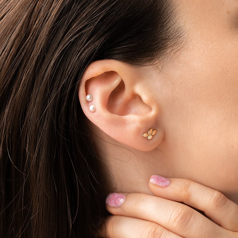 Minimalistické perlové náušnice Bronde