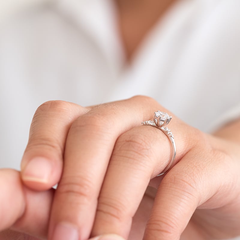Zásnubný prsteň s lab-grown diamantmi Janyne 128559