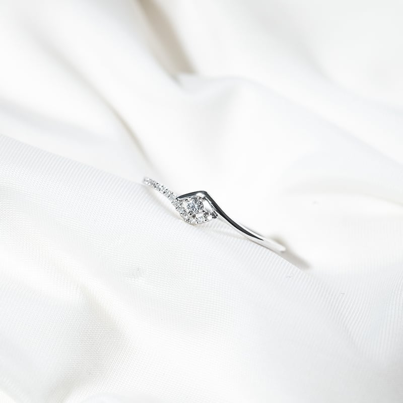 Strieborný romantický prsteň s lab-grown diamantmi Laurena
