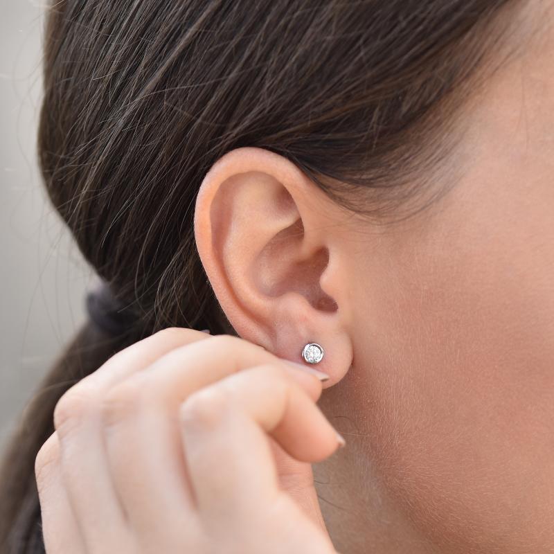 Elegantné diamantové náušnice Kerli