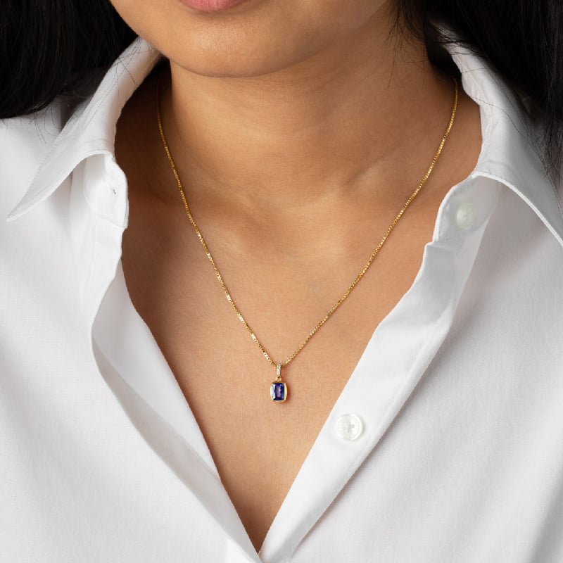 Zlatý bezel prívesok s cushion tanzanitom a lab-grown diamantmi Beverly 136549