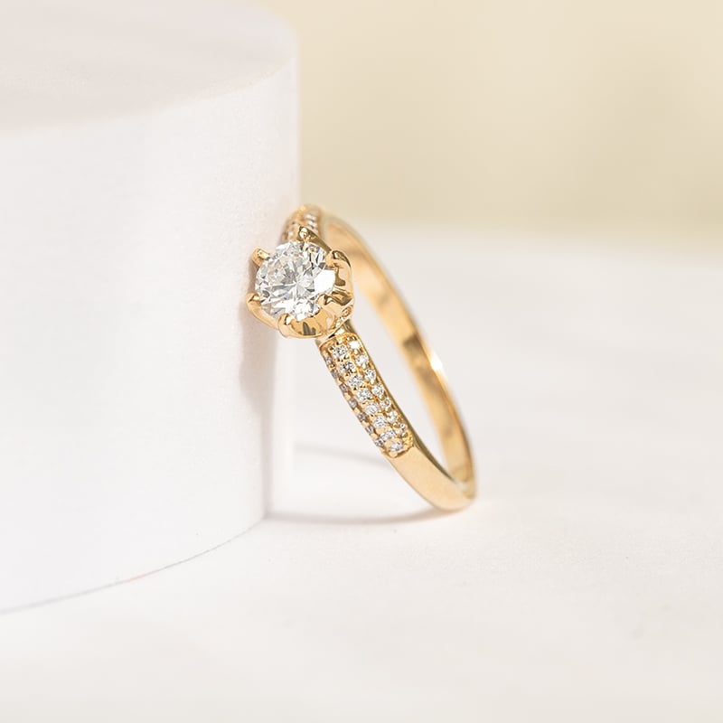 Zlatý zásnubný prsteň s 0.60ct GIA certifikovaným diamantem Lineas