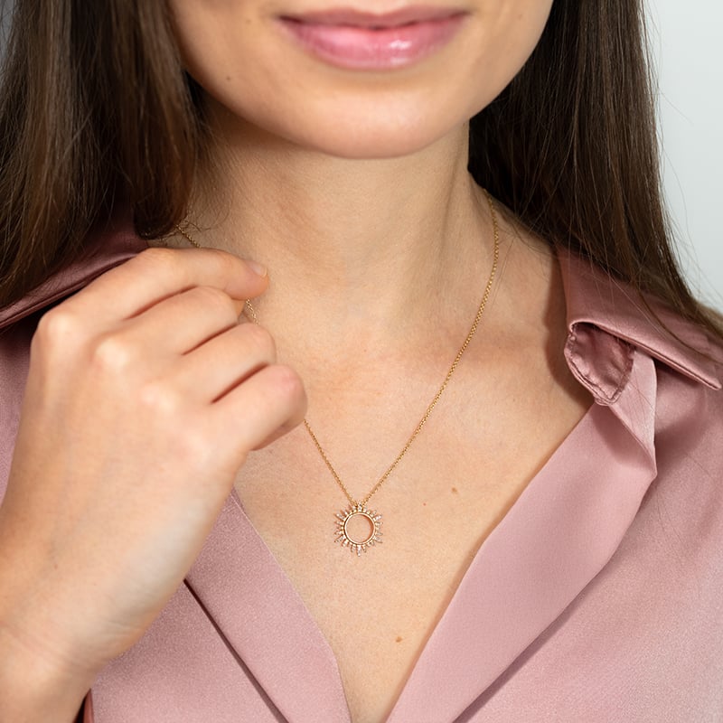 Prívesok v tvare slnka s lab-grown diamantmi Reina 149059