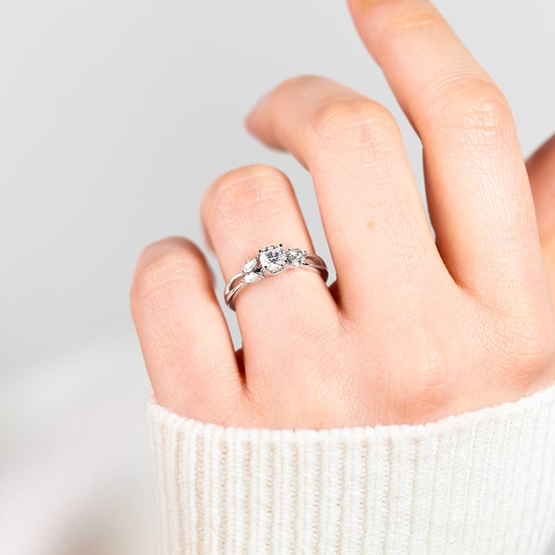 Romantický zásnubný prsteň s lab-grown diamantmi Fera 151539