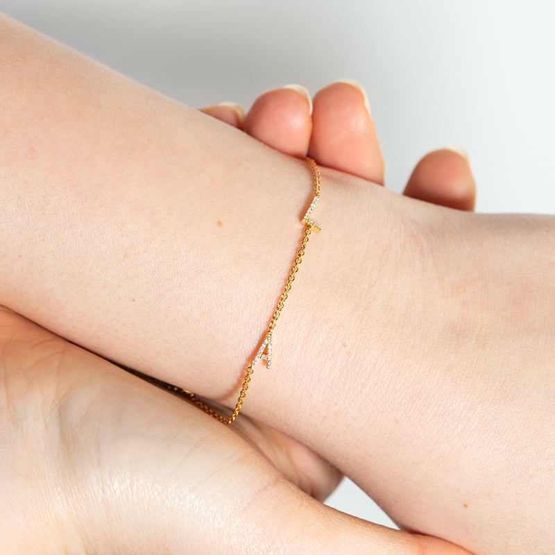 Strieborný náramok s 2 písmenkami a lab-grown diamantmi Ainslee 152369