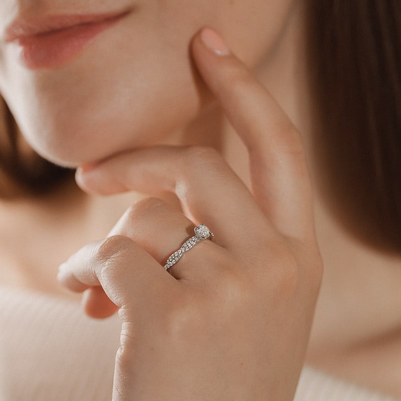 Zásnubný prsteň s prepletanou obrúčkou a lab-grown diamantmi Minna 152679