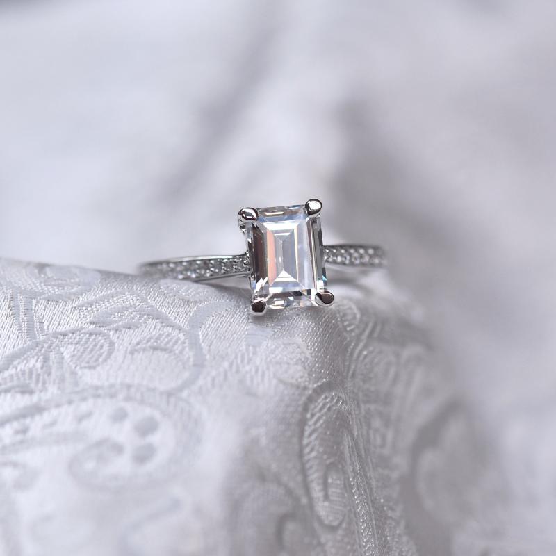 Prsteň s emerald diamantom 49649