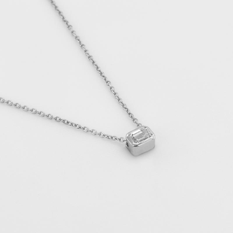 Zlatý náhrdelník s emerald diamantom 50679