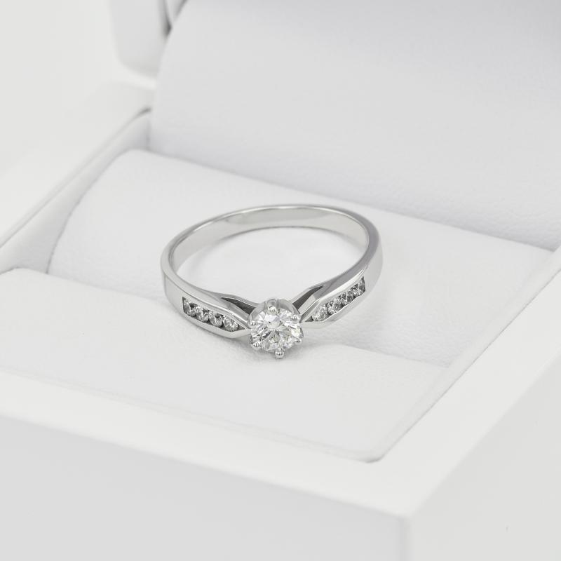 Zásnubný prsteň s diamantmi 65939