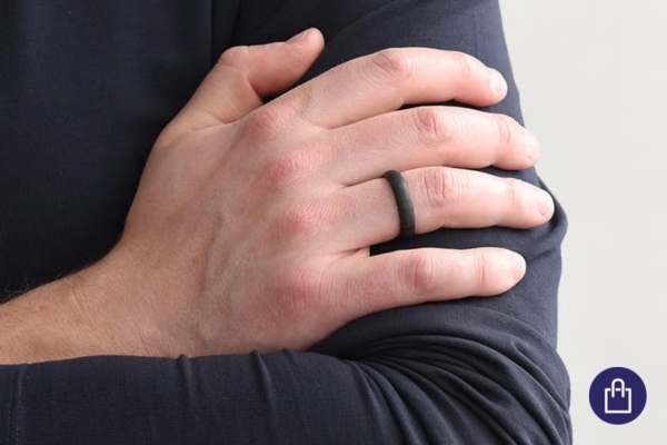 Čierny minimalistický pánsky prsteň