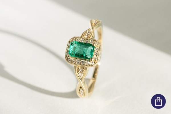 Zásnubný prsteň s diamantom v tvare emerald