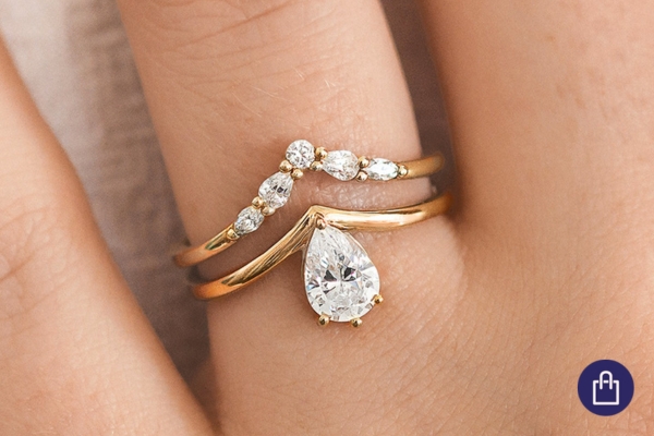 Vykrojený zásnubný prsteň s diamantom a snubný prsteň s 5 diamantmi