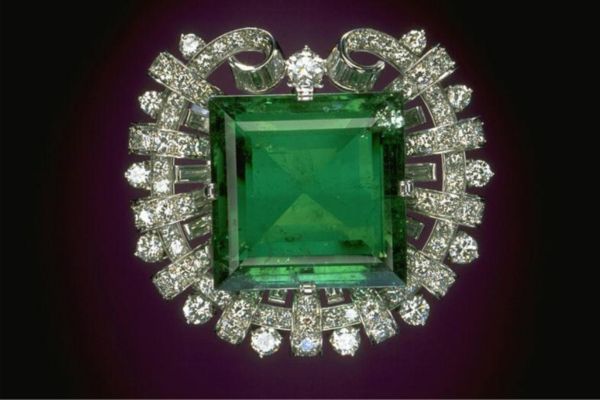 Hookerova smaragdová brošňa – 75,47ct smaragd s diamantmi od Tiffany