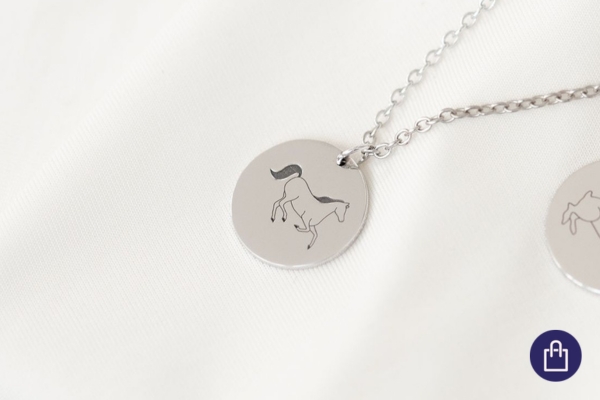 Šperk so znamením Kona