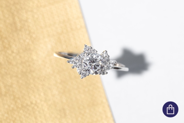 Atypický cluster zásnubný prsteň s lab-grown diamantmi