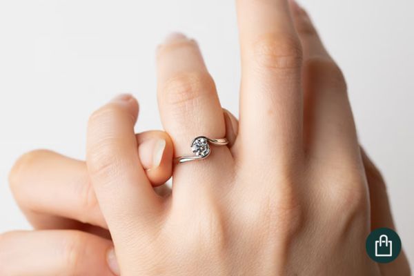 Zásnubný prsteň na ľavom prstenníku