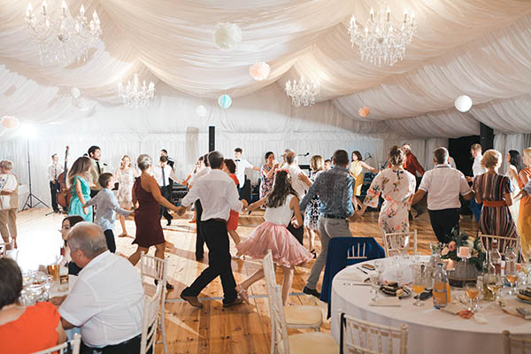 Hudba a tanec na svadbe