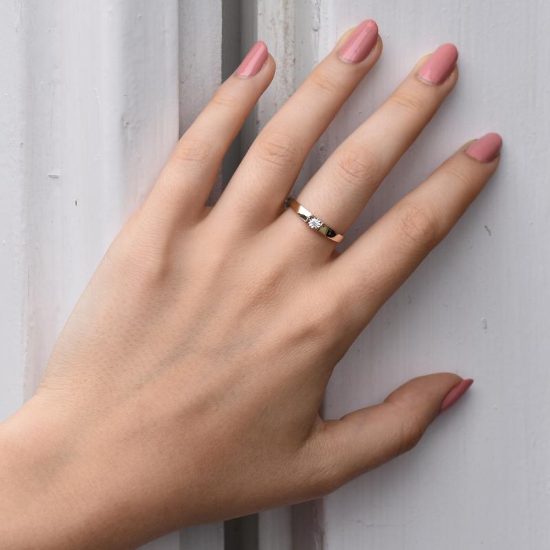 Elegantný zásnubný prsteň s moissanitom Mahir 105230
