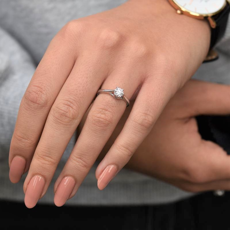 Zásnubný prsteň s diamantom 106410