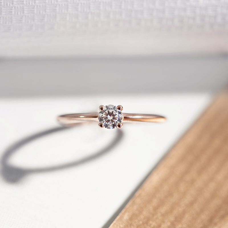 Elegantný zlatý prsteň s diamantmi Burnett 111430
