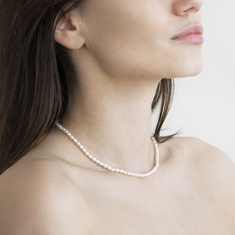 Strieborný náhrdelník s bielymi perlami Persia 112140