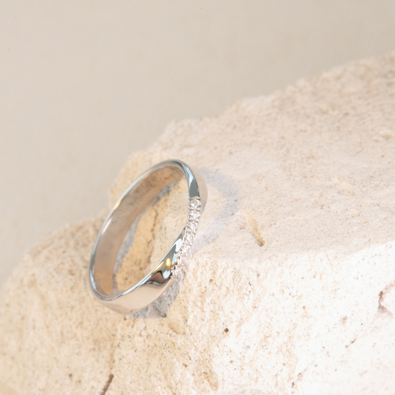 Platinový prepletený prsteň s diamantmi Rexanne 115620