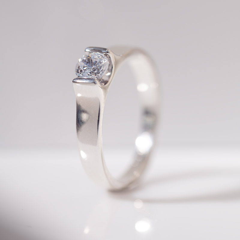 Zásnubný prsteň s moissanitom Torin 125200