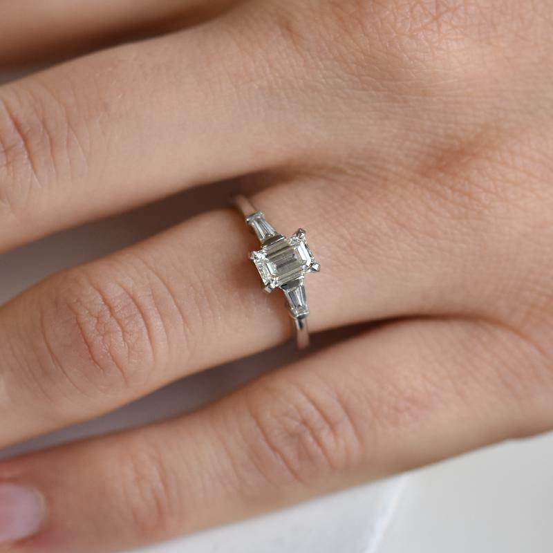 Zásnubný prsteň s emerald lab-grown diamantom Talena 126130