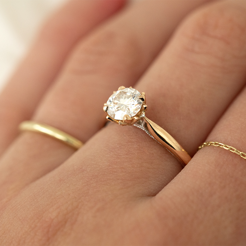 Zásnubný prsteň s moissanitom a lab-grown diamantmi Lisabet 131010