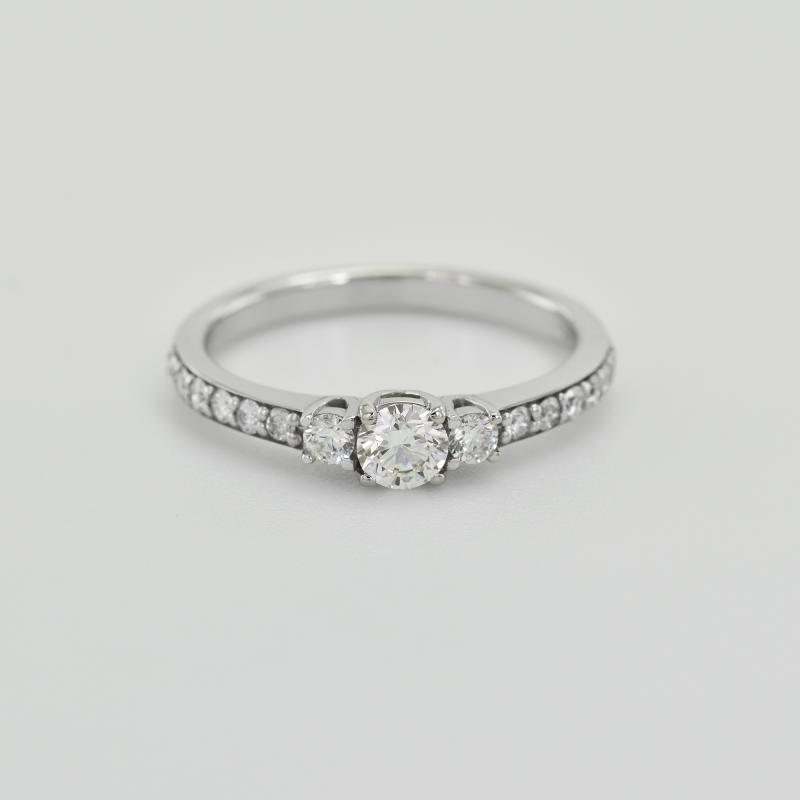 Prsteň s diamantmi 19580