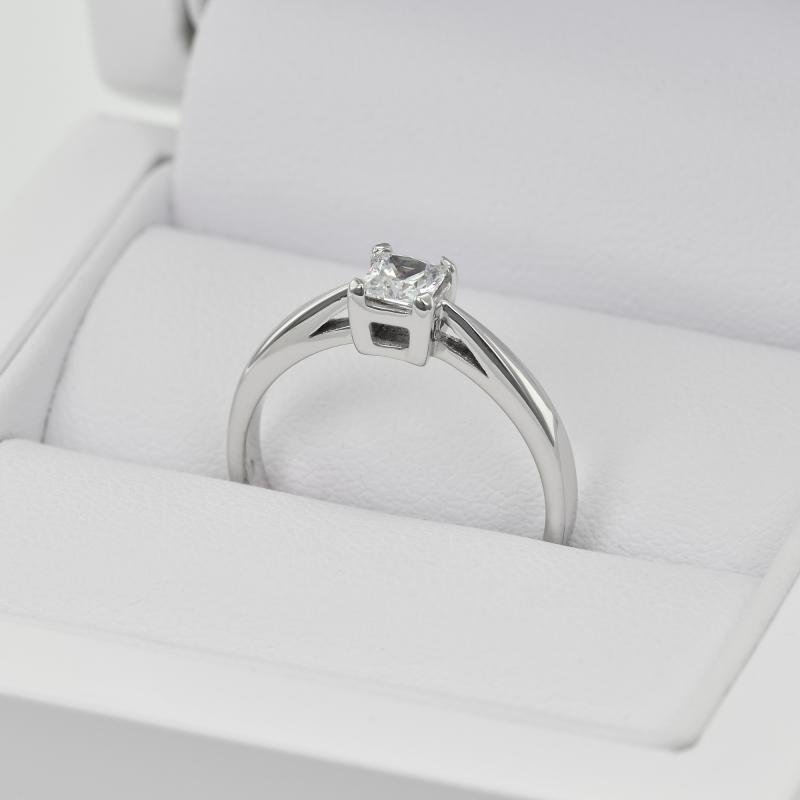 Zásnubný prsteň s princess diamantom 21090