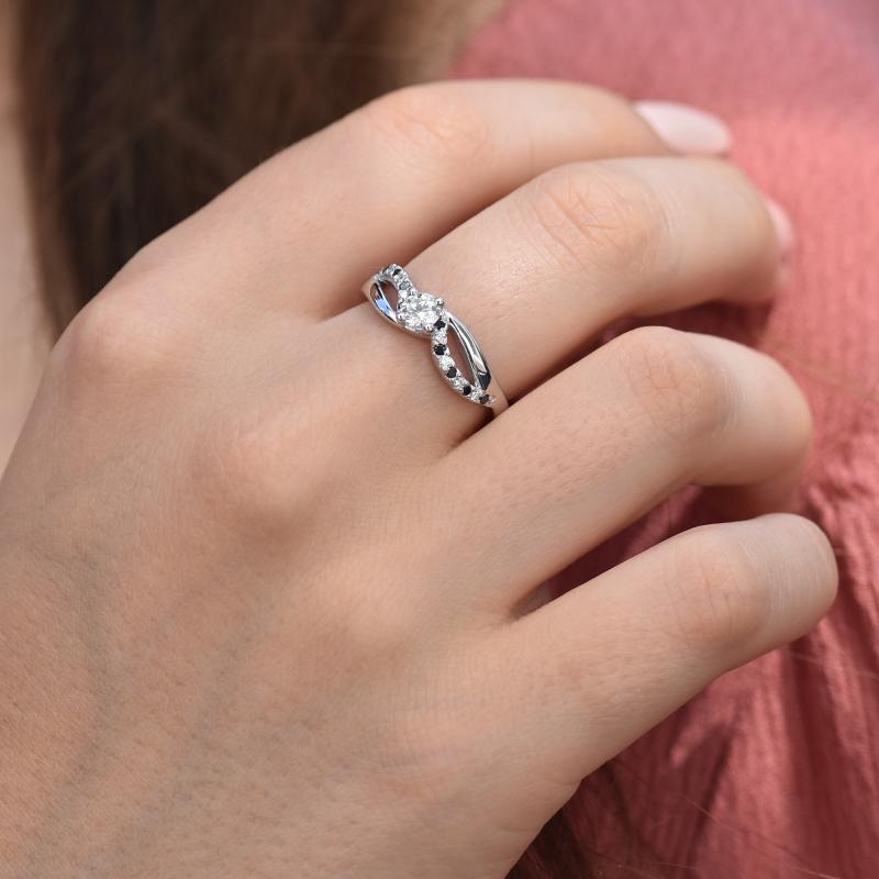 Zásnubný prsteň s diamantmi 24240