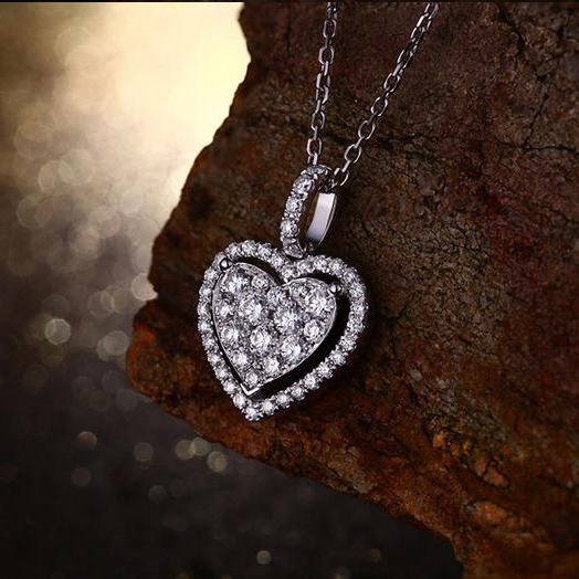 Zlatý srdcový náhrdelník s diamantmi 3610