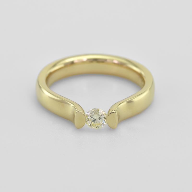 Prsteň s diamantom zo zlata 45070