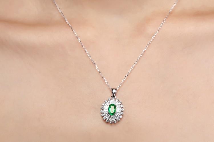 Zlatý smaragdový náhrdelník 4740