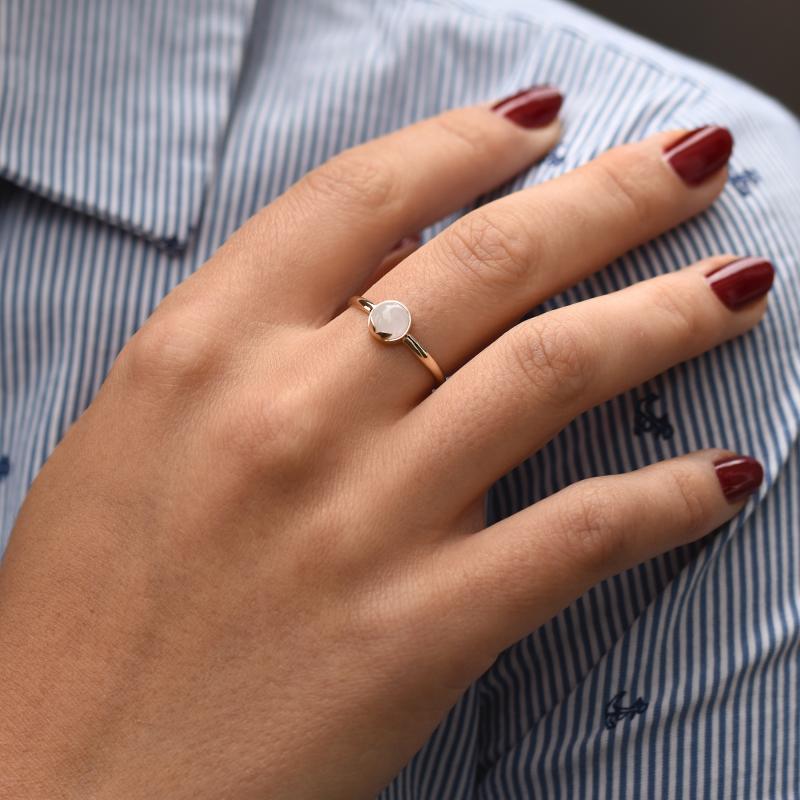 Zásnubní prsten s cabochon ruženínom zo zlata 47830