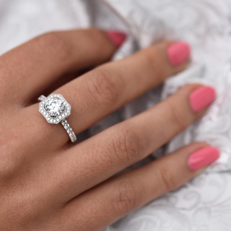Diamantový zásnubný prsteň v halo štýle 48150
