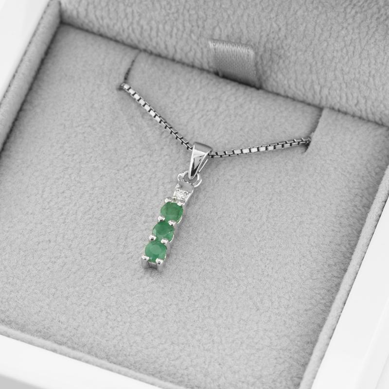 Strieborný náhrdelník s prírodnými smaragdmi 49430